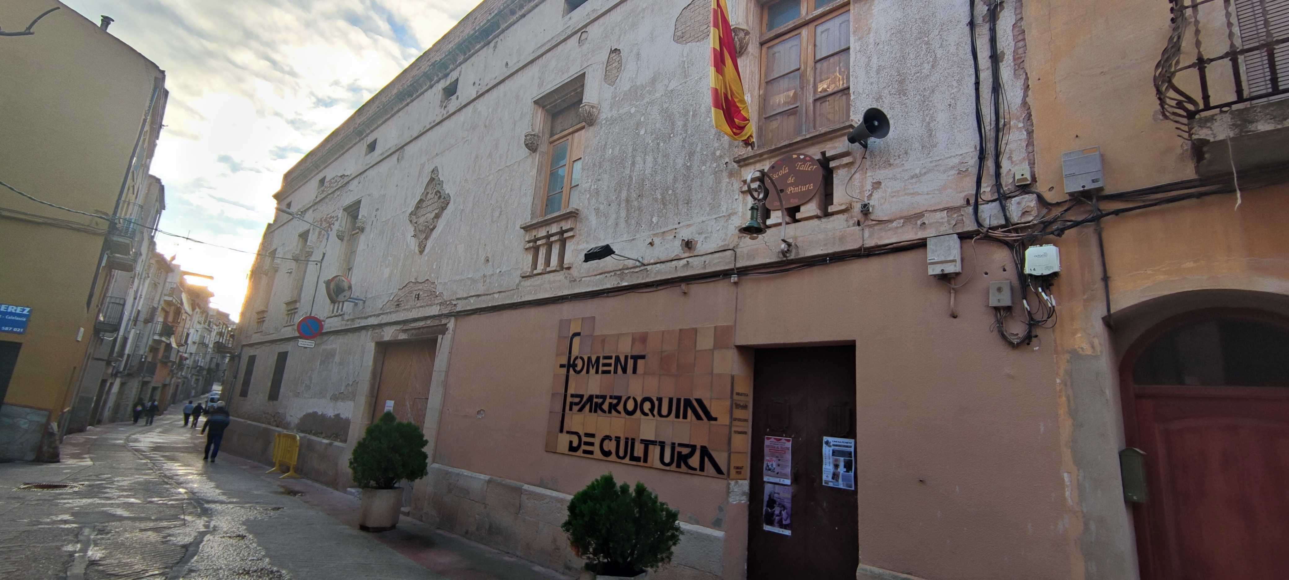 Antic convent i escola de les germanes carmelites 