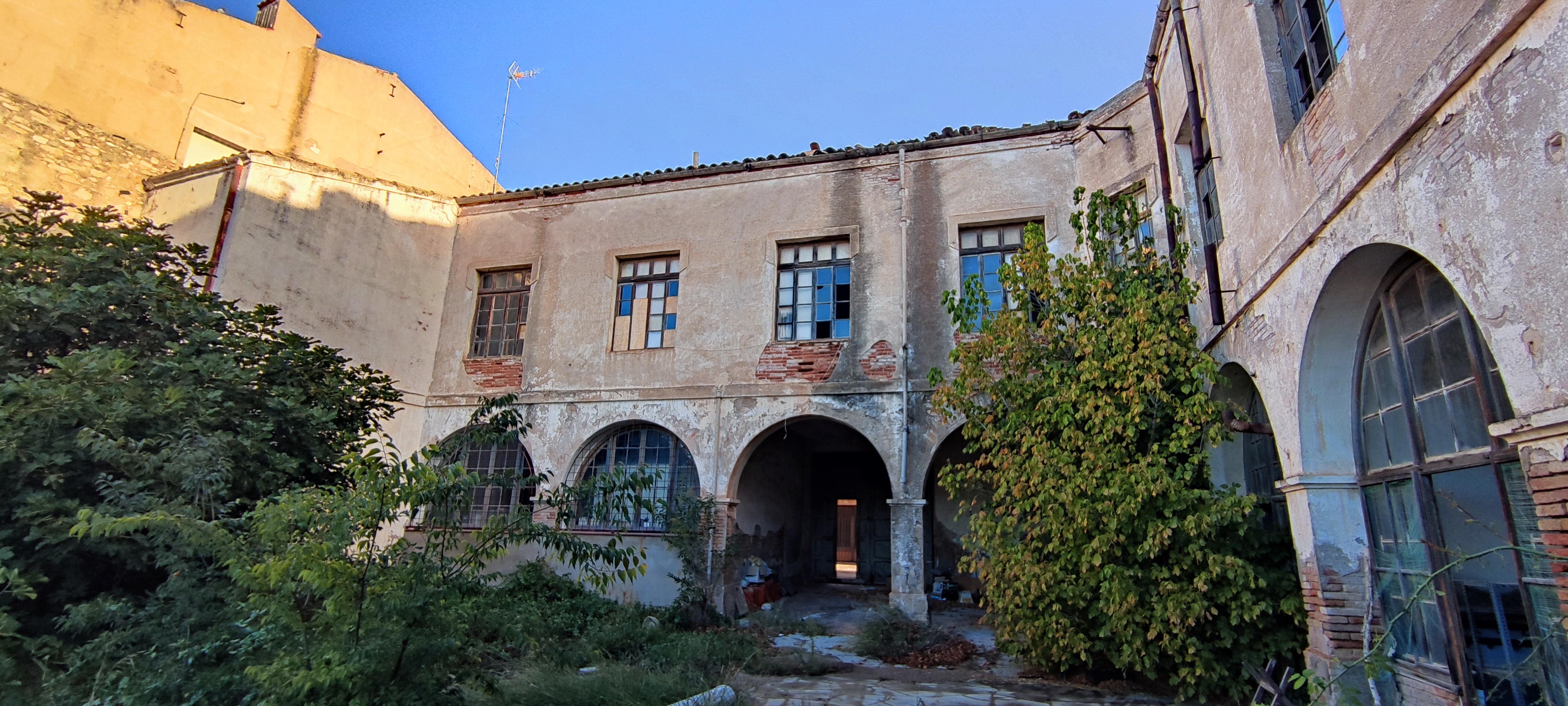 Antic convent i escola de les germanes carmelites 