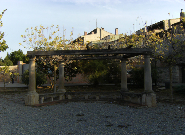 Columnes dels antics safareigs públics 