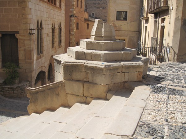 Creu de la plaça de santa maria 