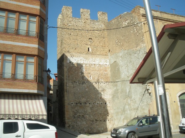 C. muralla d'alfons iii  torre 05 