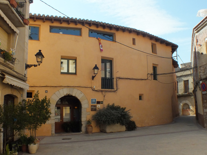 C. de la vila, 16   cal maginet 