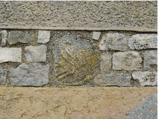 Estela funerària encastada 