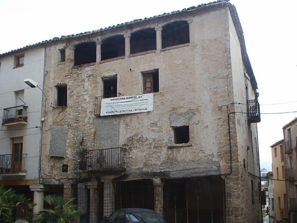 Plaça de l'església, 12   ca la senyora 