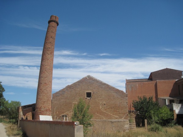 Ensumania industrial de l'antic camí de l'espluga. 