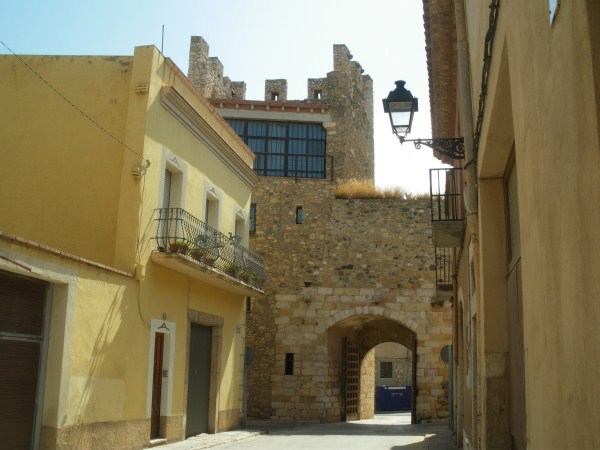 Portal del castlà o de barcelona 