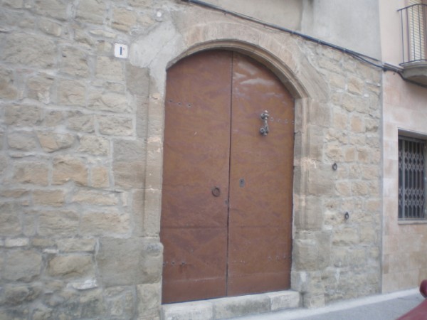 Raval de cervera, 01   cal negre i groc 