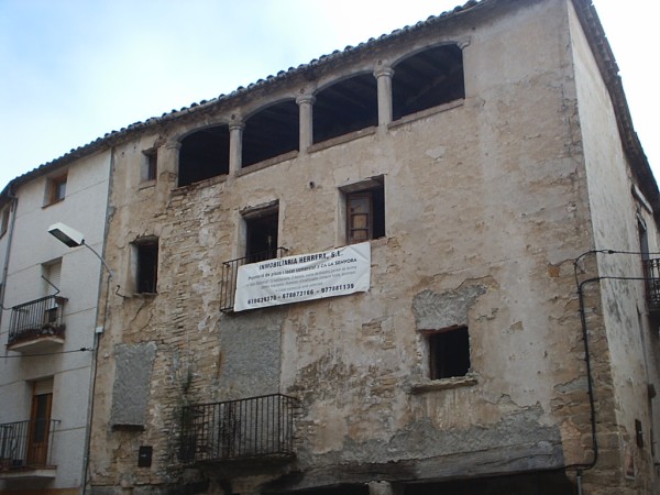 Plaça de l'església, 12   ca la senyora 