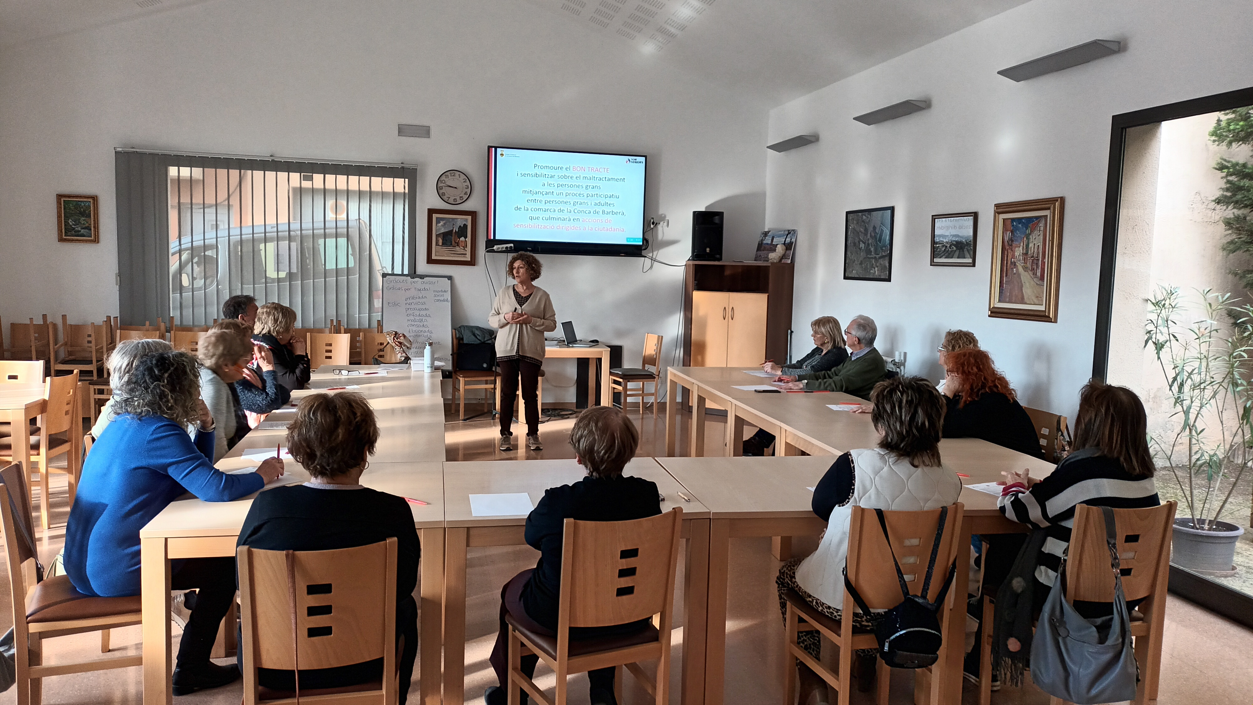 Primera sessió de treball del projecte practica el bon tracte a les persones grans2