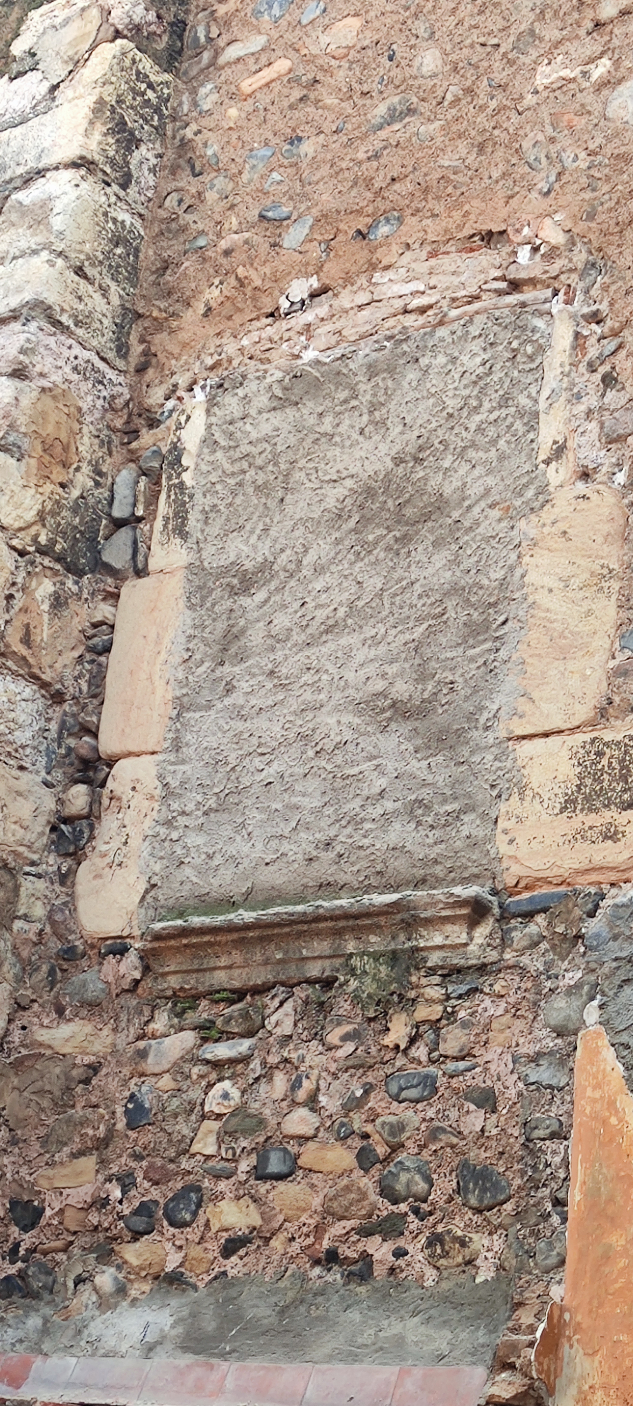 Les obres a cal macip deixen al descobert dos finestrals renaixentistes del palau alenyà