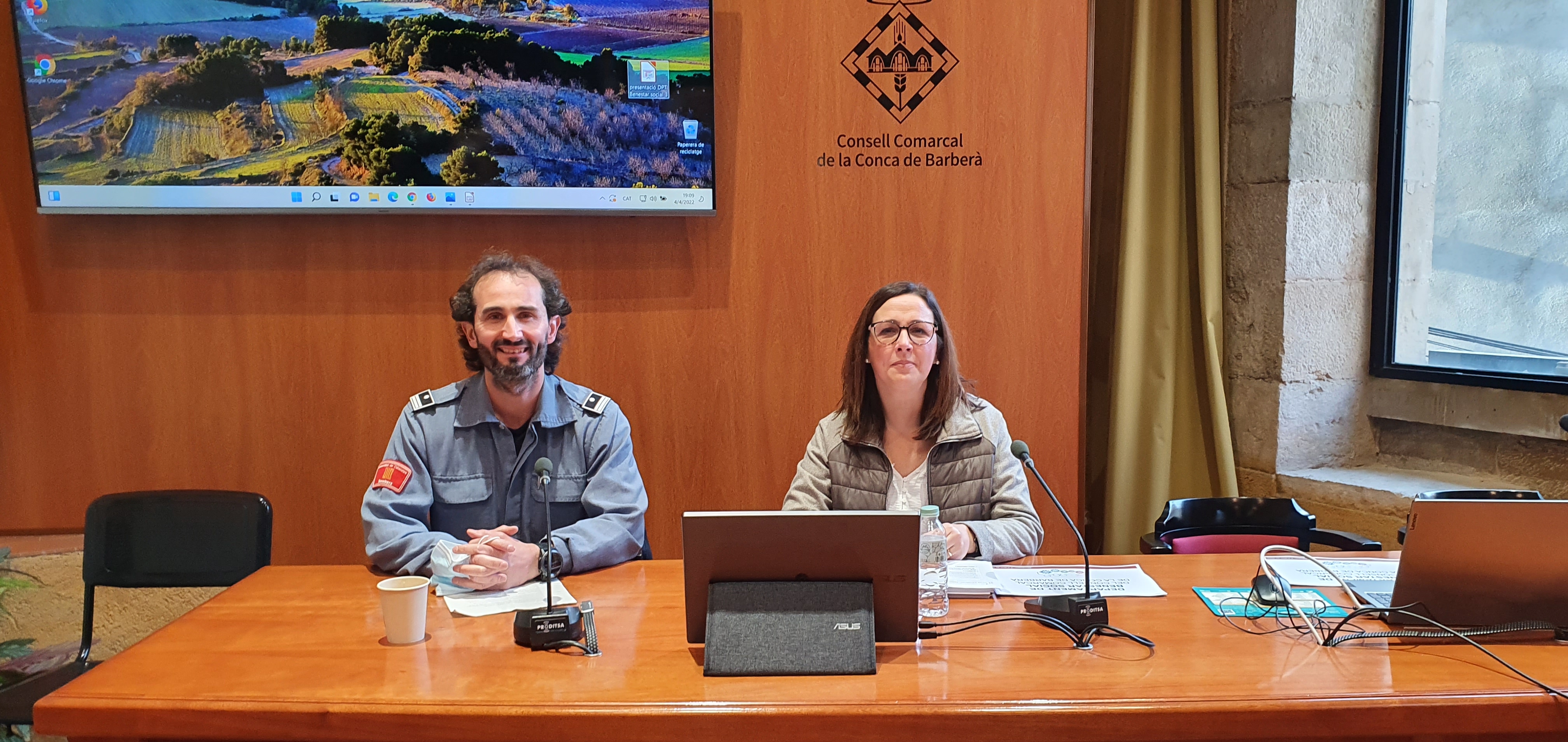 El nou cap de bombers de montblanc toni morlans es presenta al consell d'alcaldesses i alcaldes