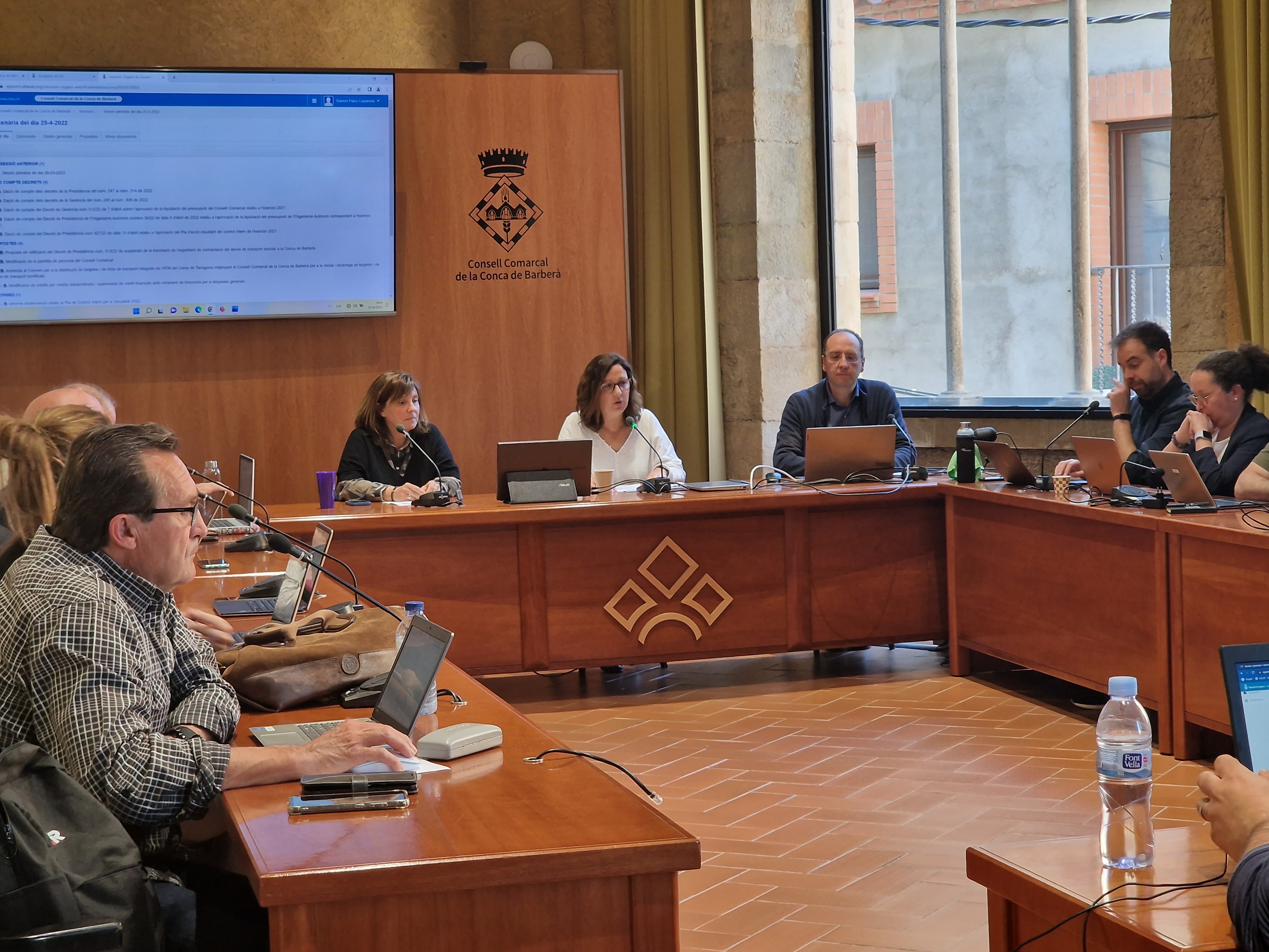 El ple del consell comarcal aprova l'addenda al conveni per a la distribució de targetes i de títols de transport integrats de l'atm del camp de tarragona