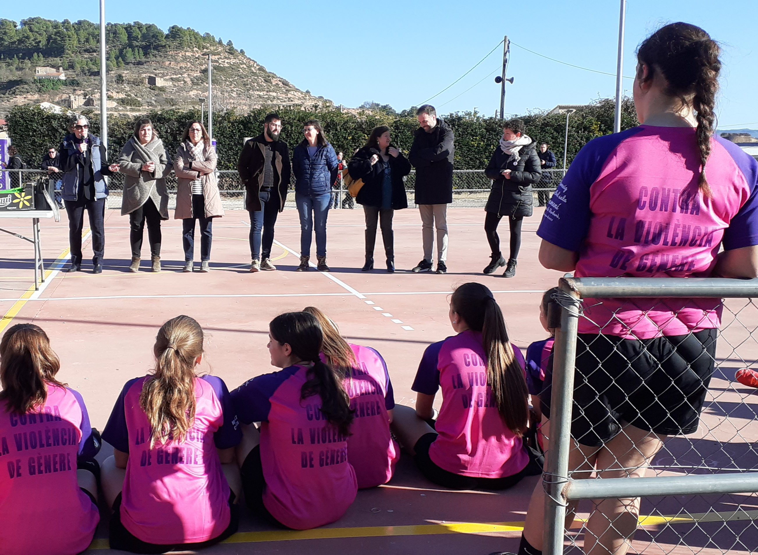 Las xulandronas guanyen el ii torneig de futbol sala femení de la conca de barberà contra la violència masclista