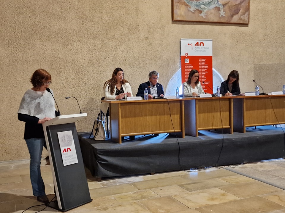 L’arxiu comarcal s’omple de gom a gom amb motiu de la presentació del llibre de josep m. porta sobre els fons notarials