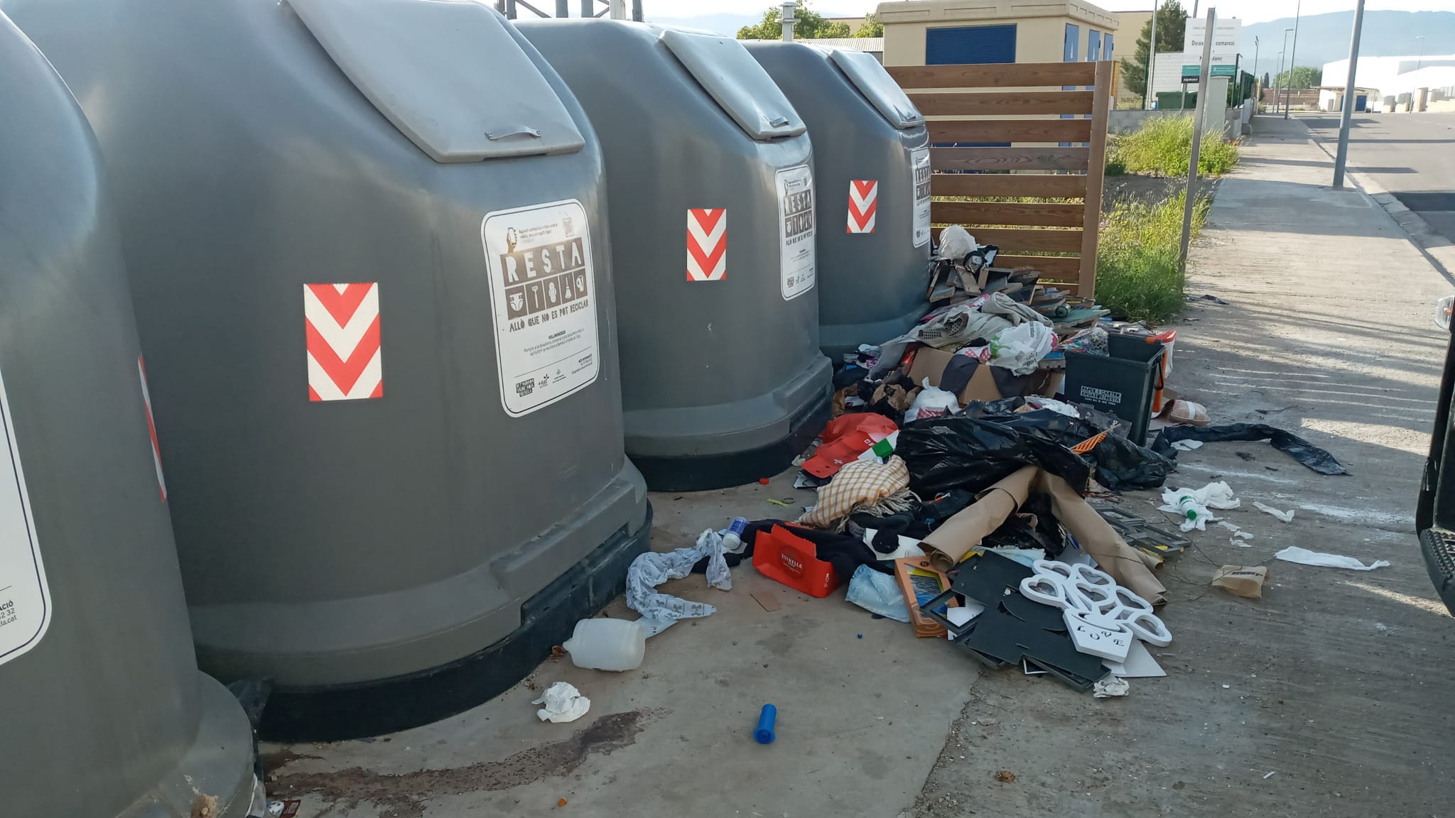 El consell comarcal i els ajuntaments sancionaran les persones que facin mal ús de les àrees d’emergència de recollida de residus