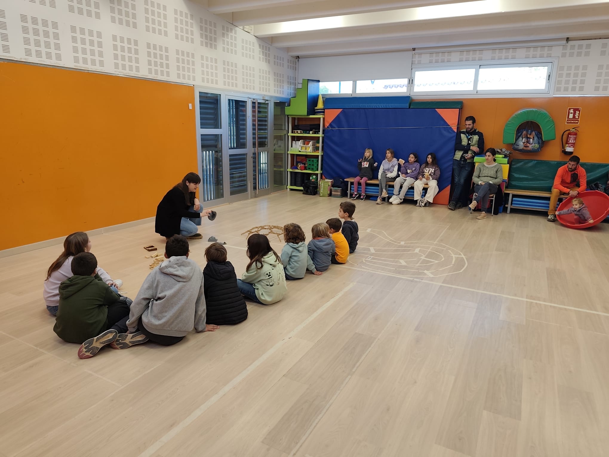 Un centenar de persones gaudeixen a la conca de barberà de la divulgació científica de màxim nivell