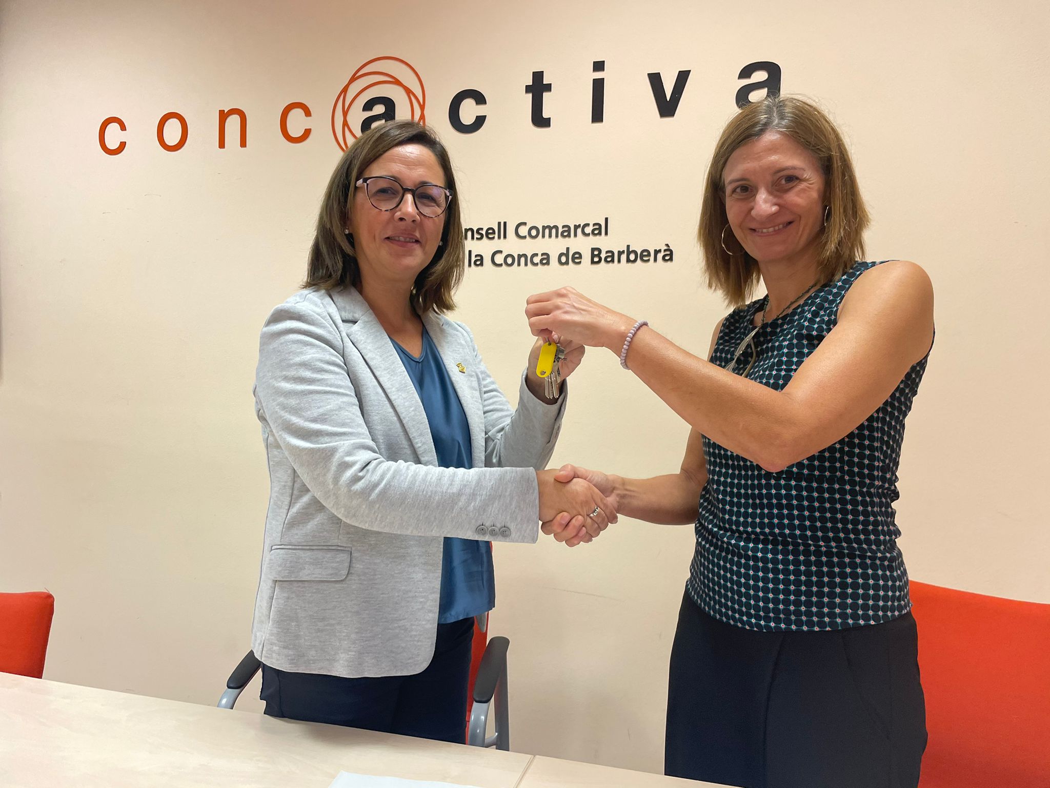 L’agència de l’habitatge de catalunya cedeix un  pis social al consell comarcal de la conca de barberà