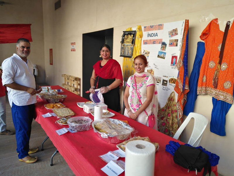 La trobada intercultural curcubeu omple de colors el claustre de sant francesc
