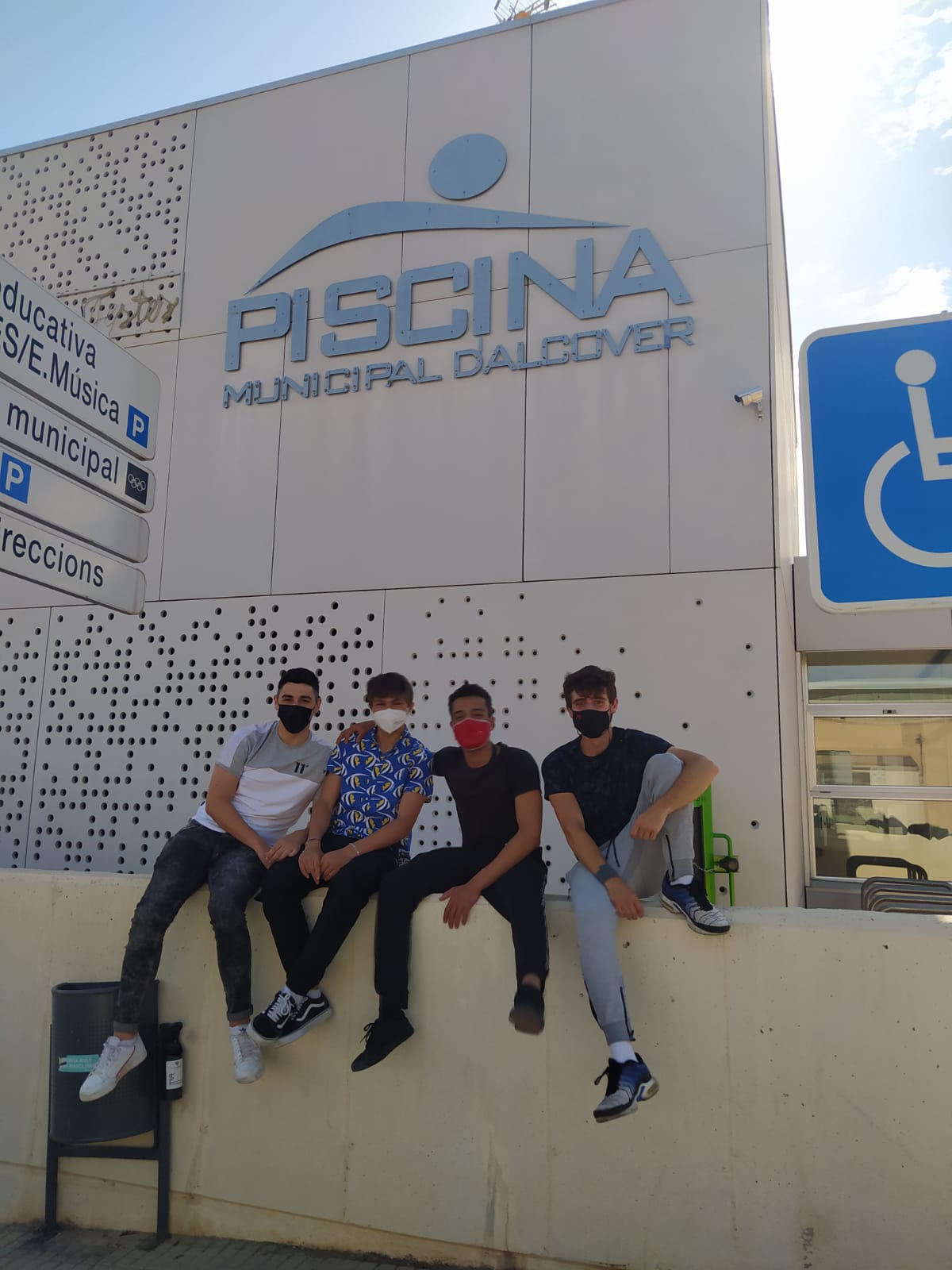 Quatre jovesde la conca de barberà finalitzen amb èxit la part teòrica del curs de socorrisme aquàtic