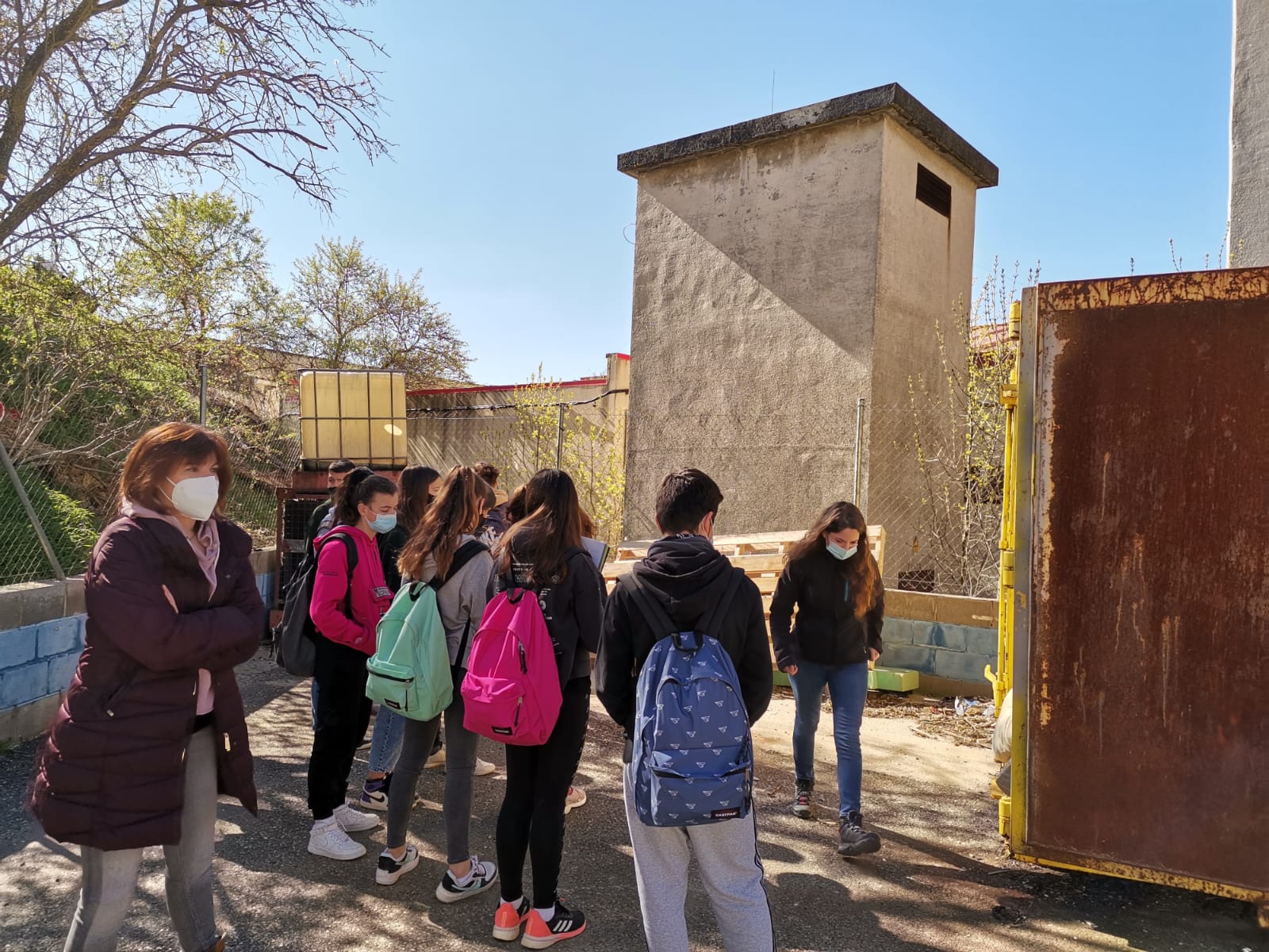Els alumnes de l’institut joan segura i valls visiten la deixalleria de santa coloma de queralt