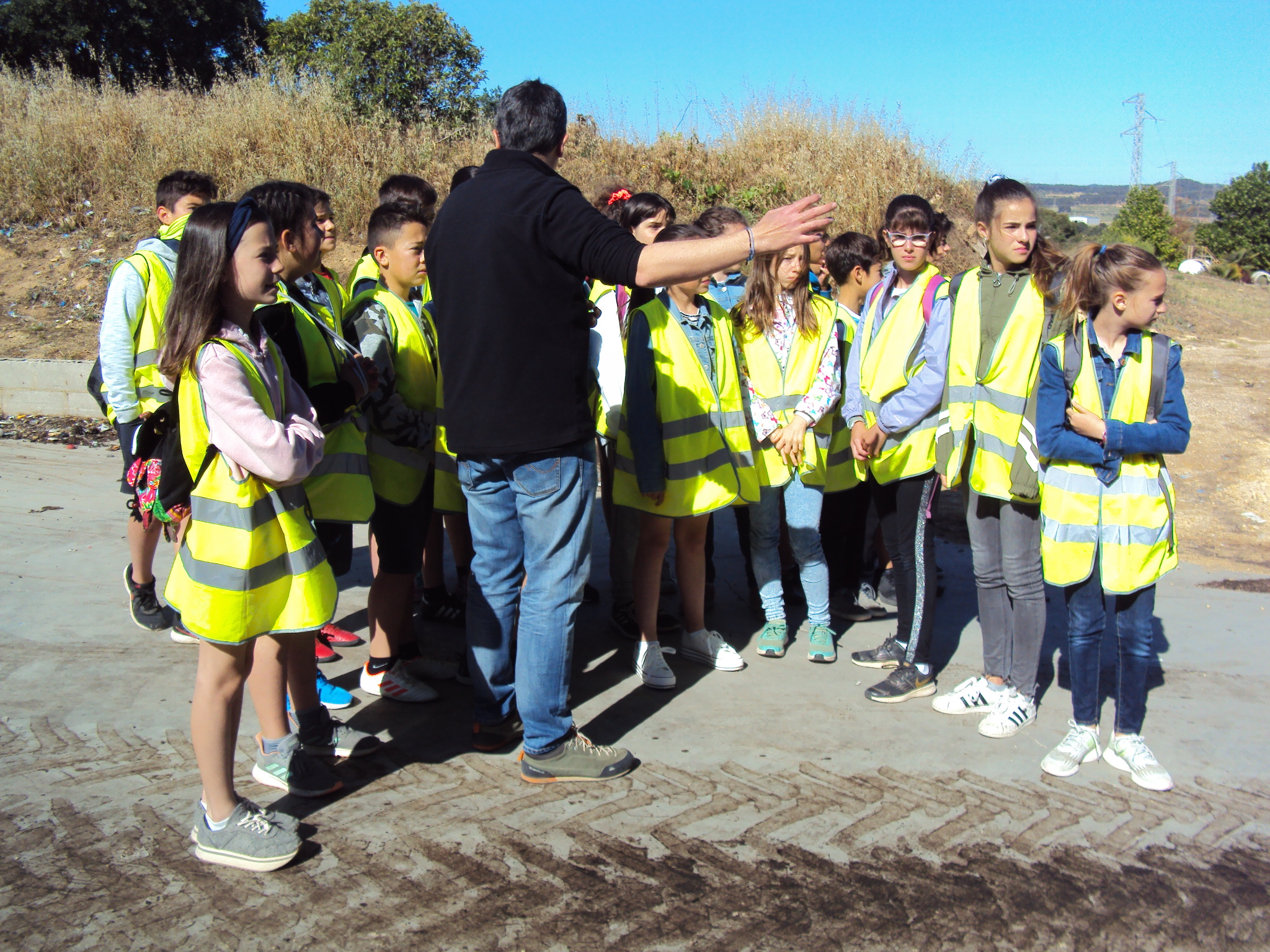 Alumnes del col·legi mare de déu de la serra visiten el centre de tractament de residus