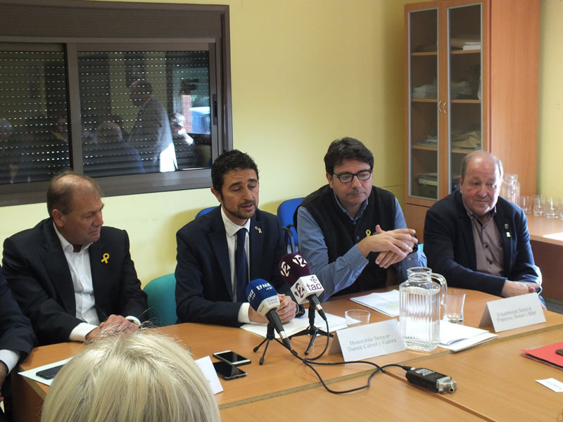 El conseller calvet visita el centre comarcal de tractament de residus