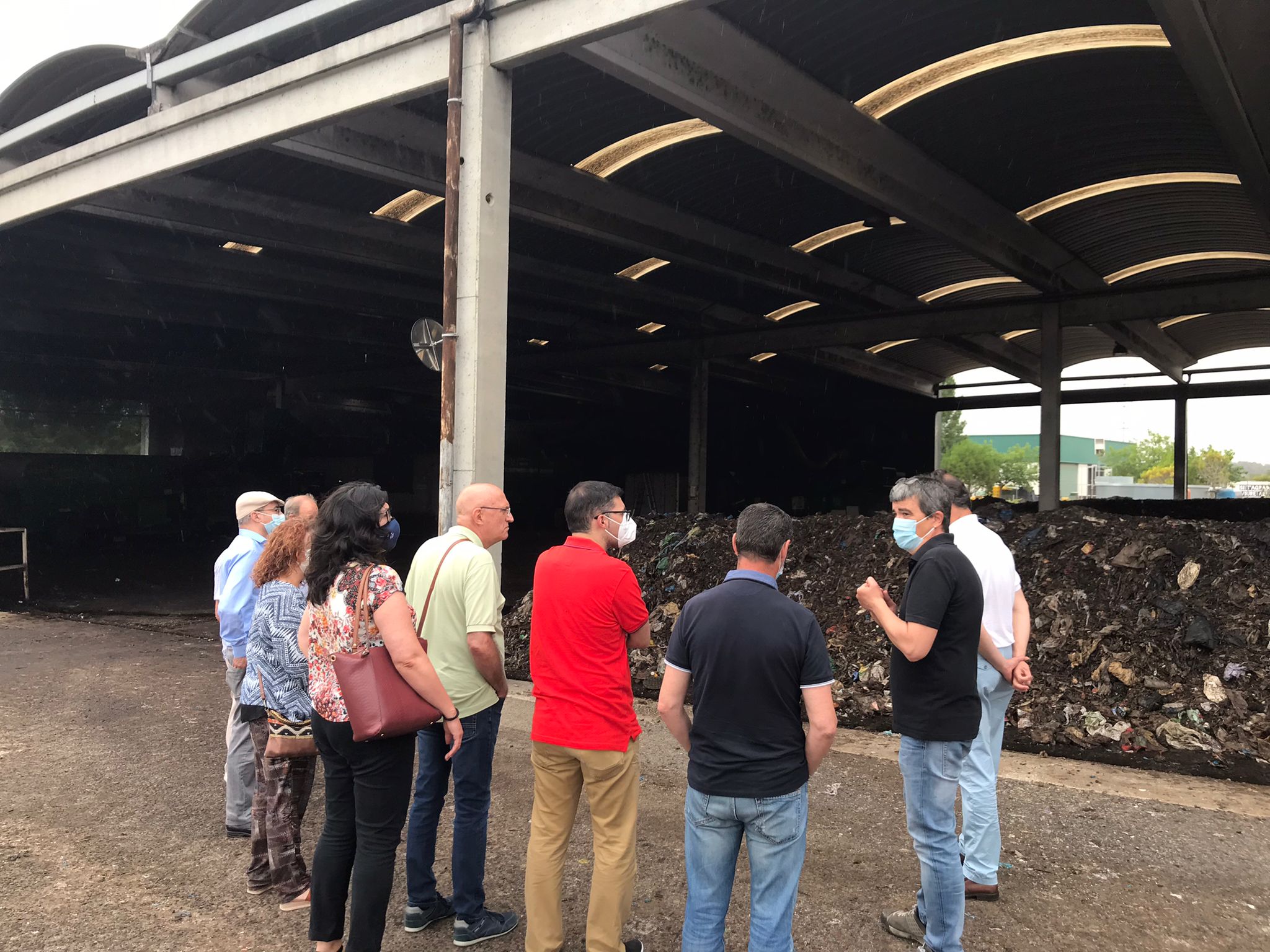 El servei de medi ambient rep la visita d'ens locals per conèixer el funcionament del nou sistema de gestió de residus