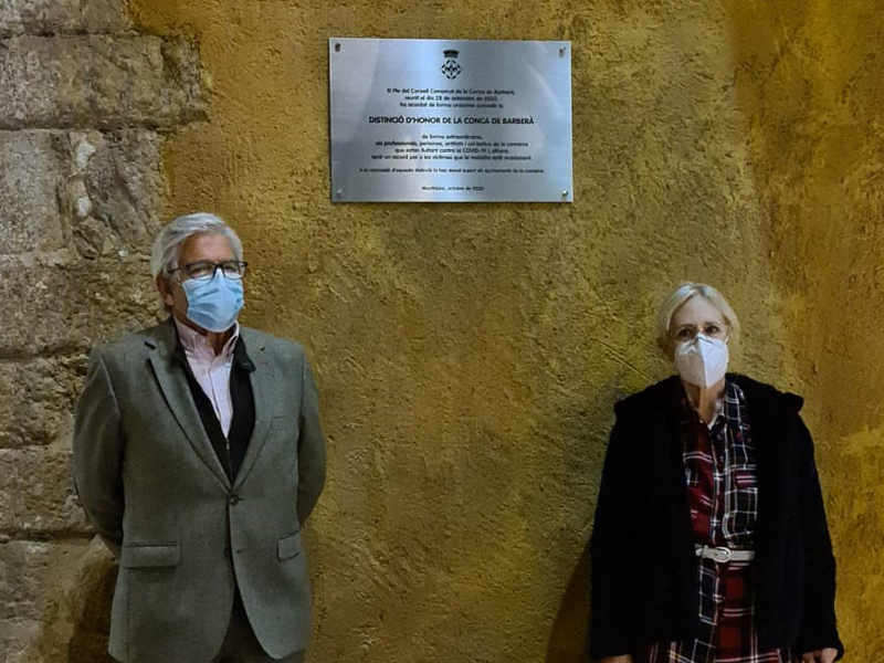 Descoberta la placa d'homenatge a les persones i entitats que lluiten contra la covid 19