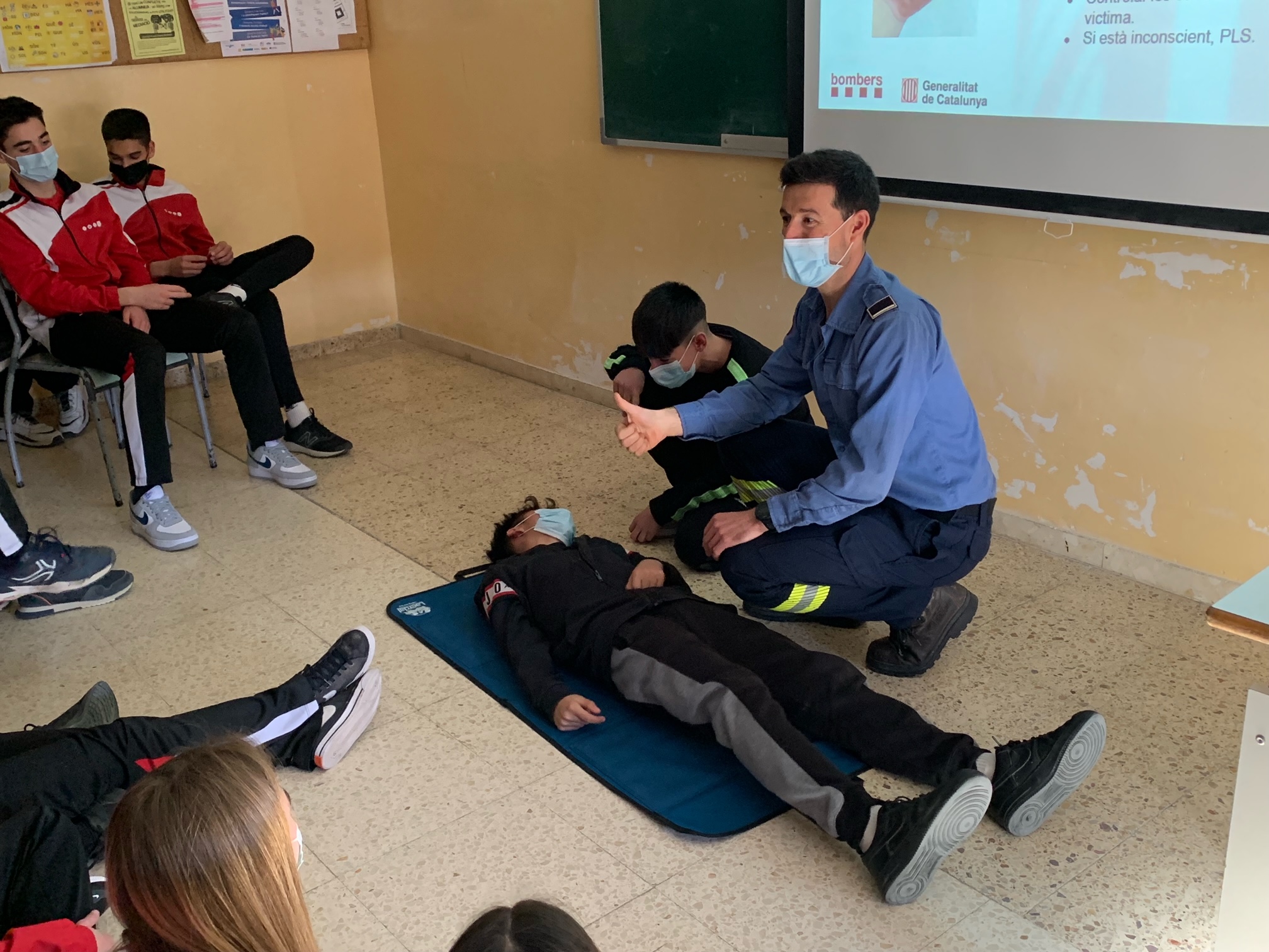 Els alumnes de 3r d'eso de la comarca reben formació en matèria de seguretat i primers auxilis