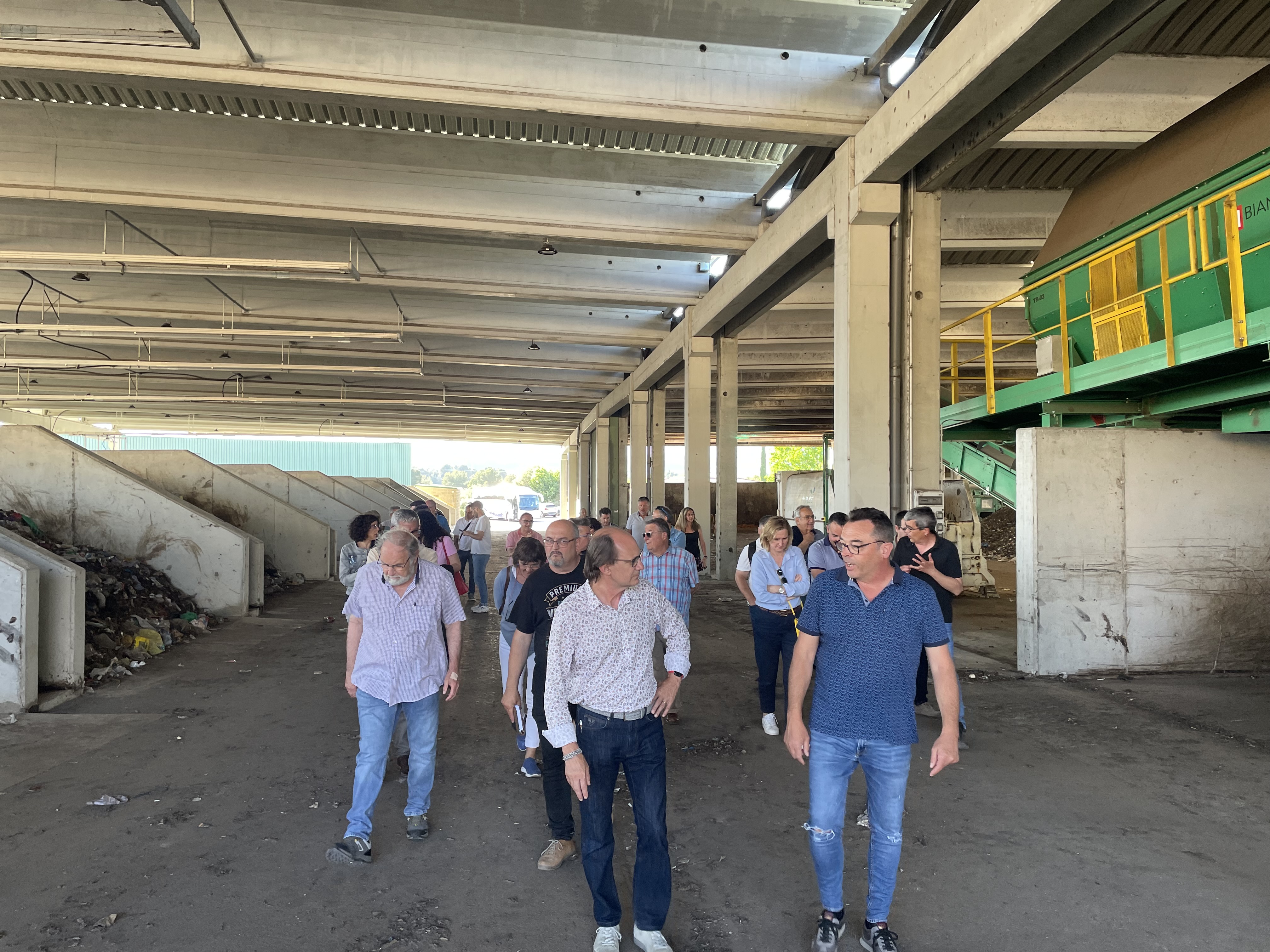 Visita d’alcaldes i alcaldesses de l’alt camp al centre comarcal de tractament de residus
