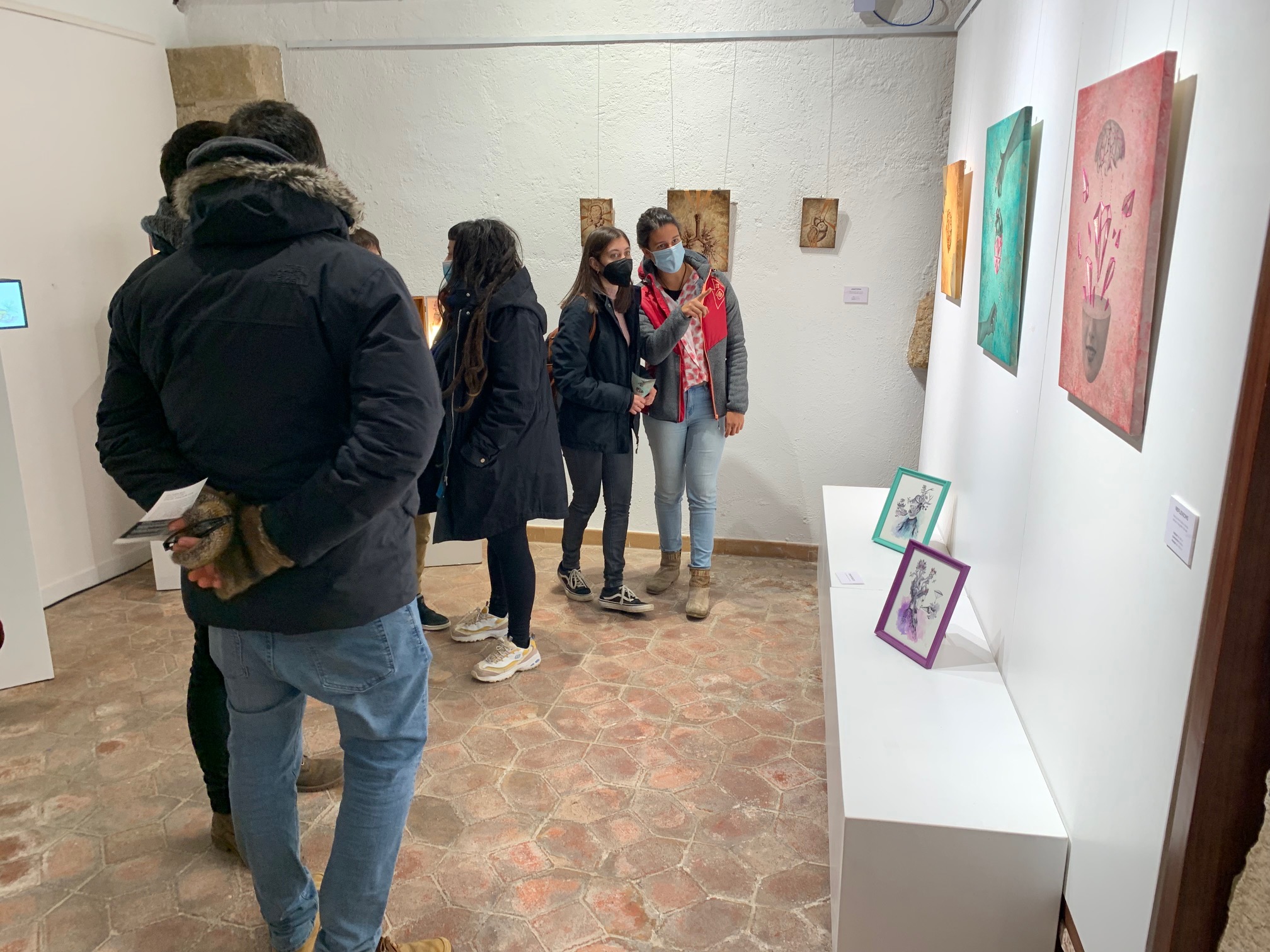 L’oficina jove de la conca inaugura la 18a mostra d'art jove, que acull les obres de la gina sandúa march