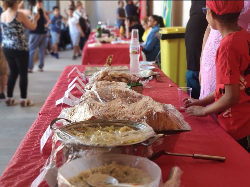 El festival intercultural curcubeu serveix més d'un miler de tastets