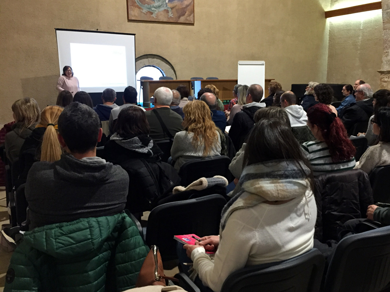 Responsables d'associacions participen al taller sobre com portar la tresoreria