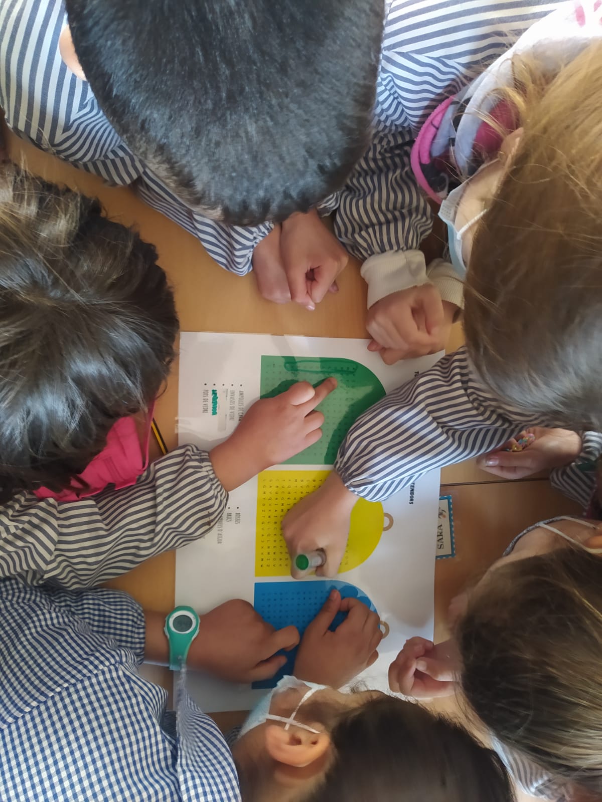 L'àrea de medi ambient visita l'escola salvador ninot de sarral per fer la gimcana dels residus