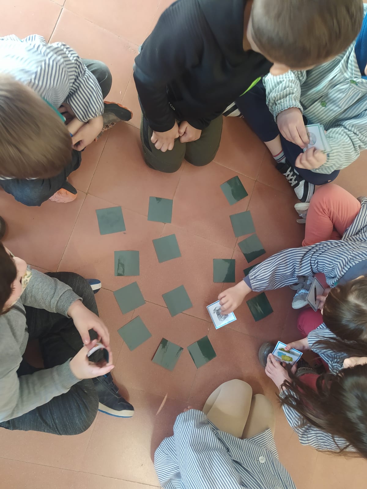 L'àrea de medi ambient visita l'escola salvador ninot de sarral per fer activitats sobre el reciclatge i la bona gestió dels residus
