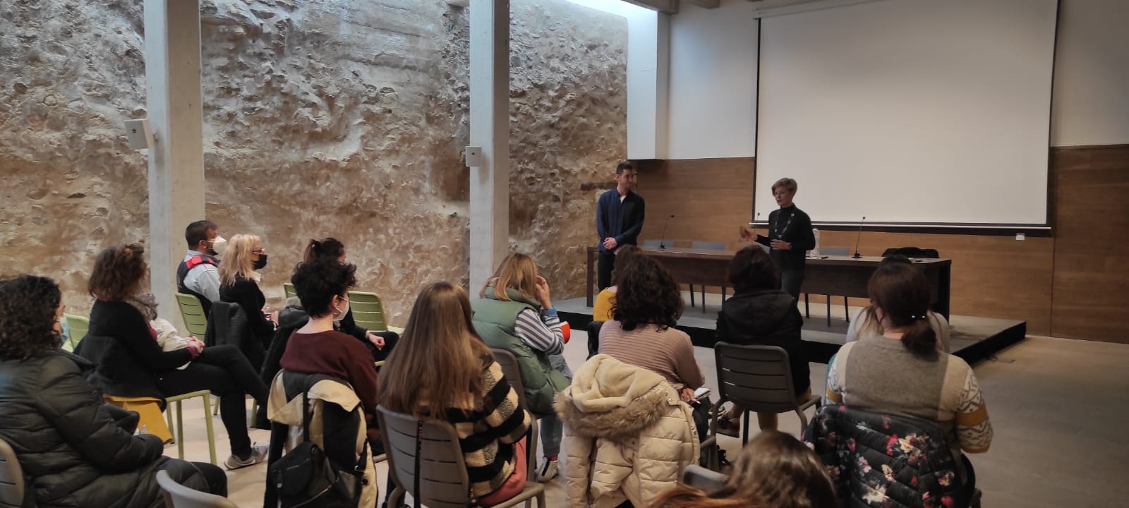 Èxit d’assistència de la xerrada formativa sobre detecció i prevenció de la conducta suïcida juvenil