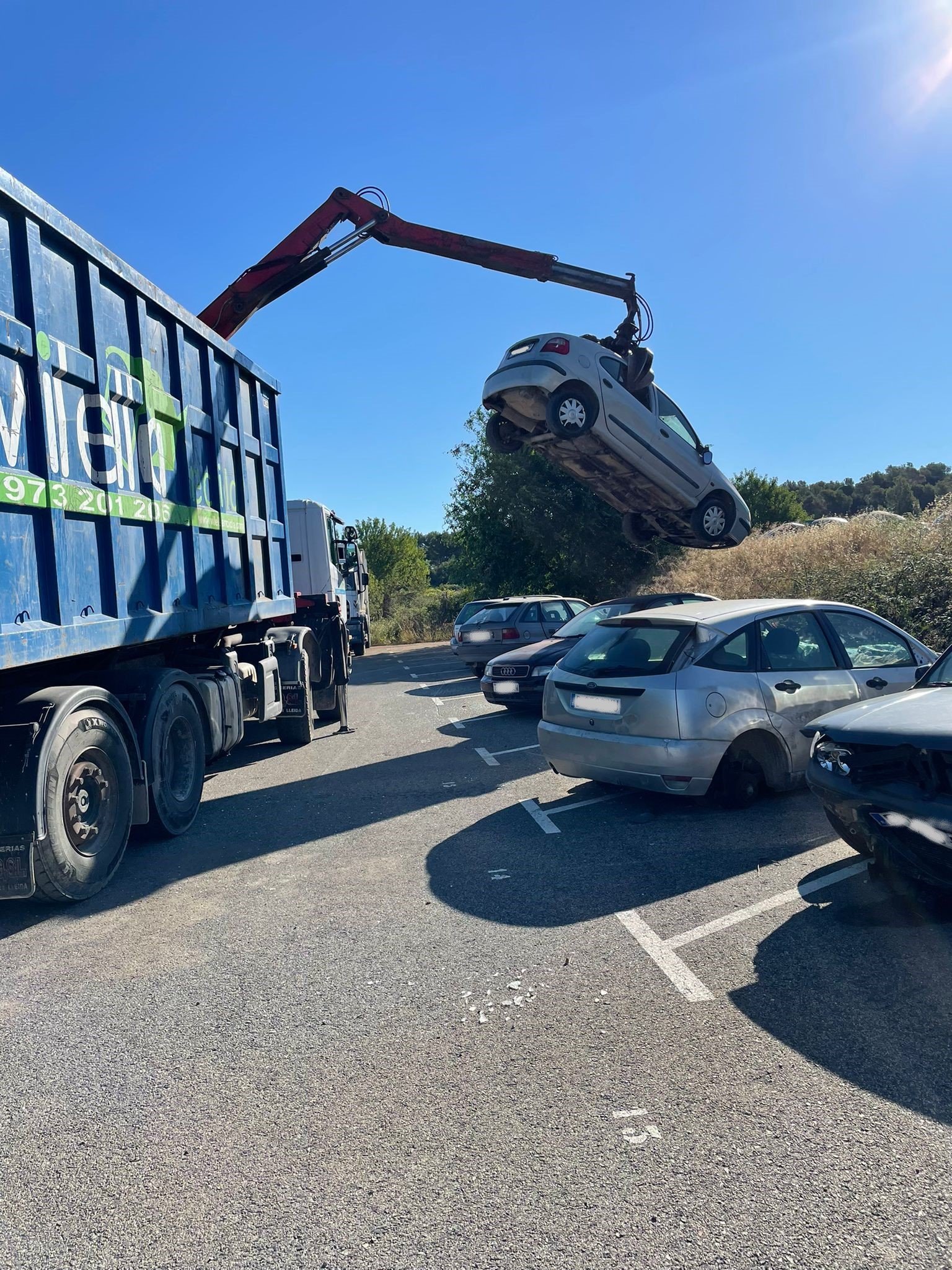El servei de medi ambient ha gestionat un total de 12 vehicles abandonats a la via pública durant el primer semestre de l'any