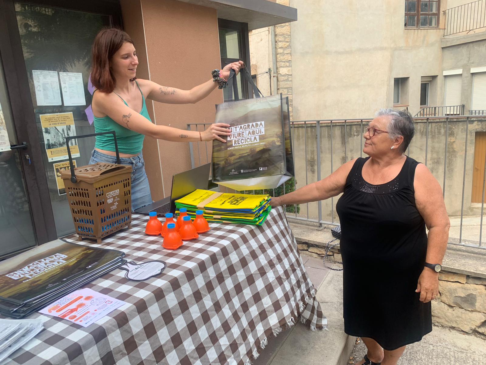 El servei de medi ambient del consell comarcal de la conca de barberà manté la seva campanya de punts informatius amb èxit
