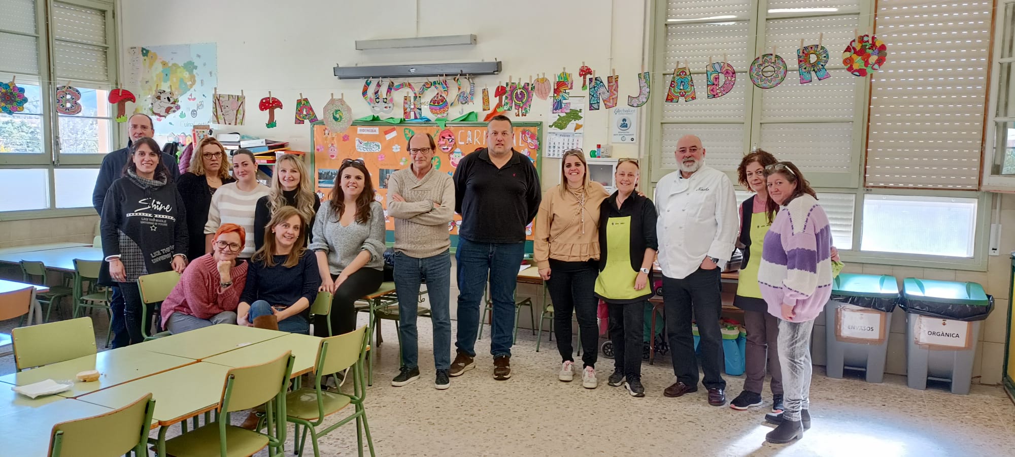 Representants de diferents ajuntaments i del consell comarcal es reuneixen per conèixer el funcionament del servei dels menjadors escolars