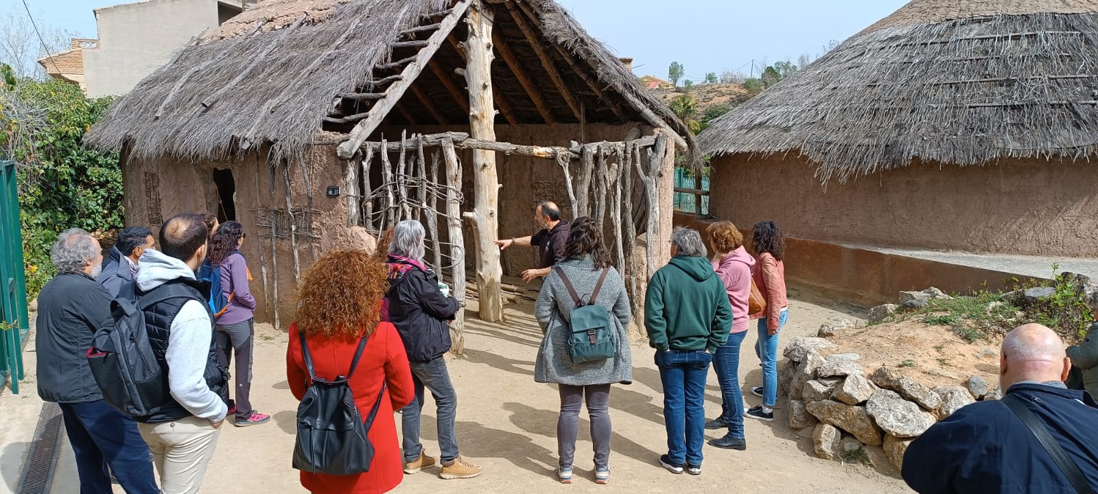 18 professionals del sector turístic de la conca de barberà visiten les coves i la fassina balanyà de l’espluga de francolí