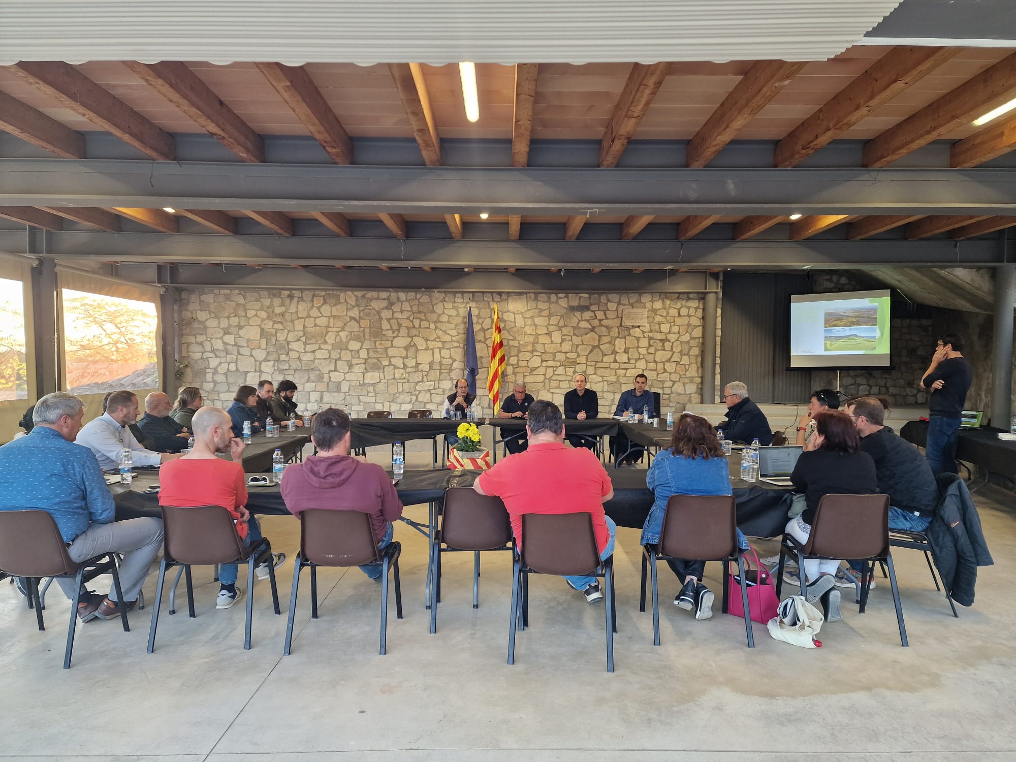 Es presenta l'estratègia leader 23 27 al consell d'alcaldesses i alcaldes de la conca de barberà