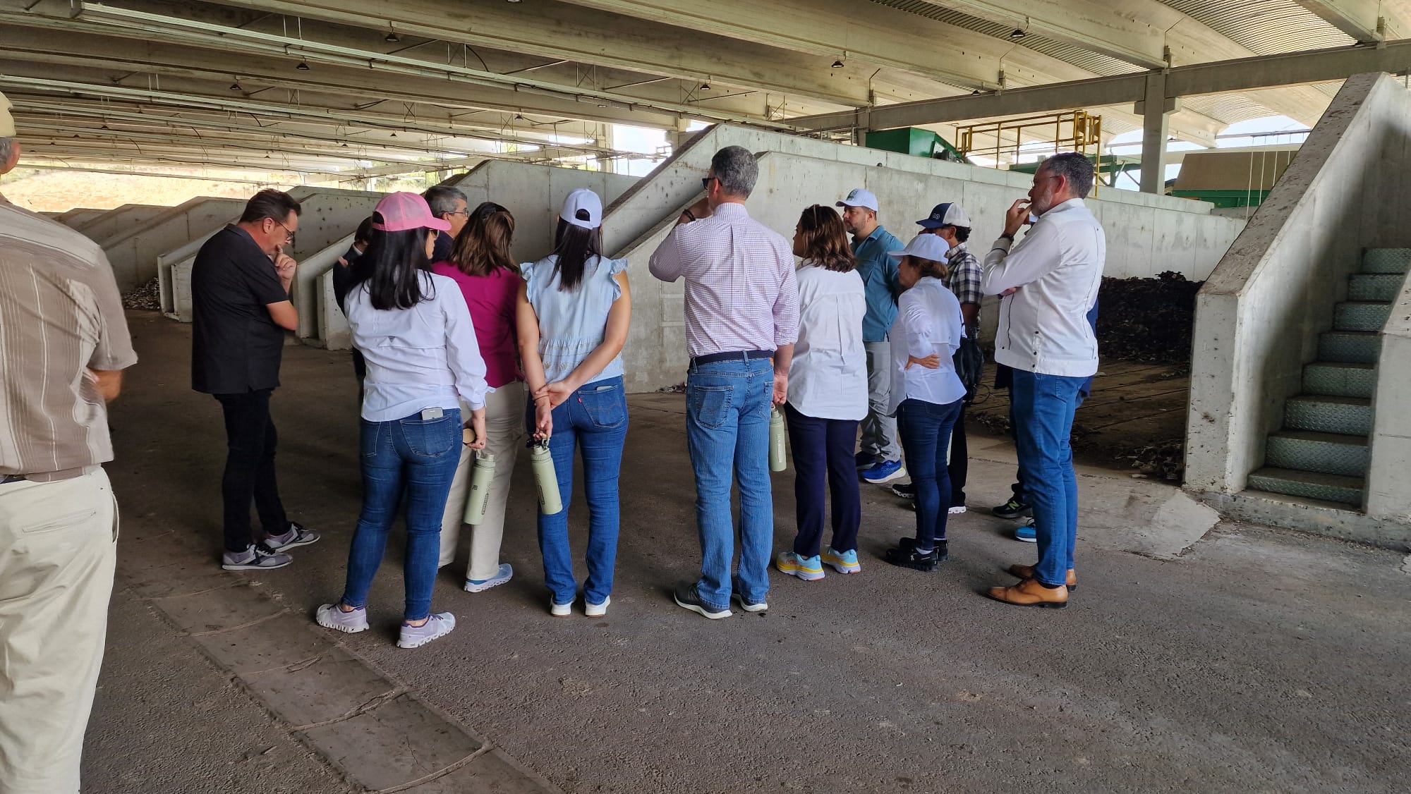 Una delegació de la república dominicana visita el centre de residus de la conca de barberà