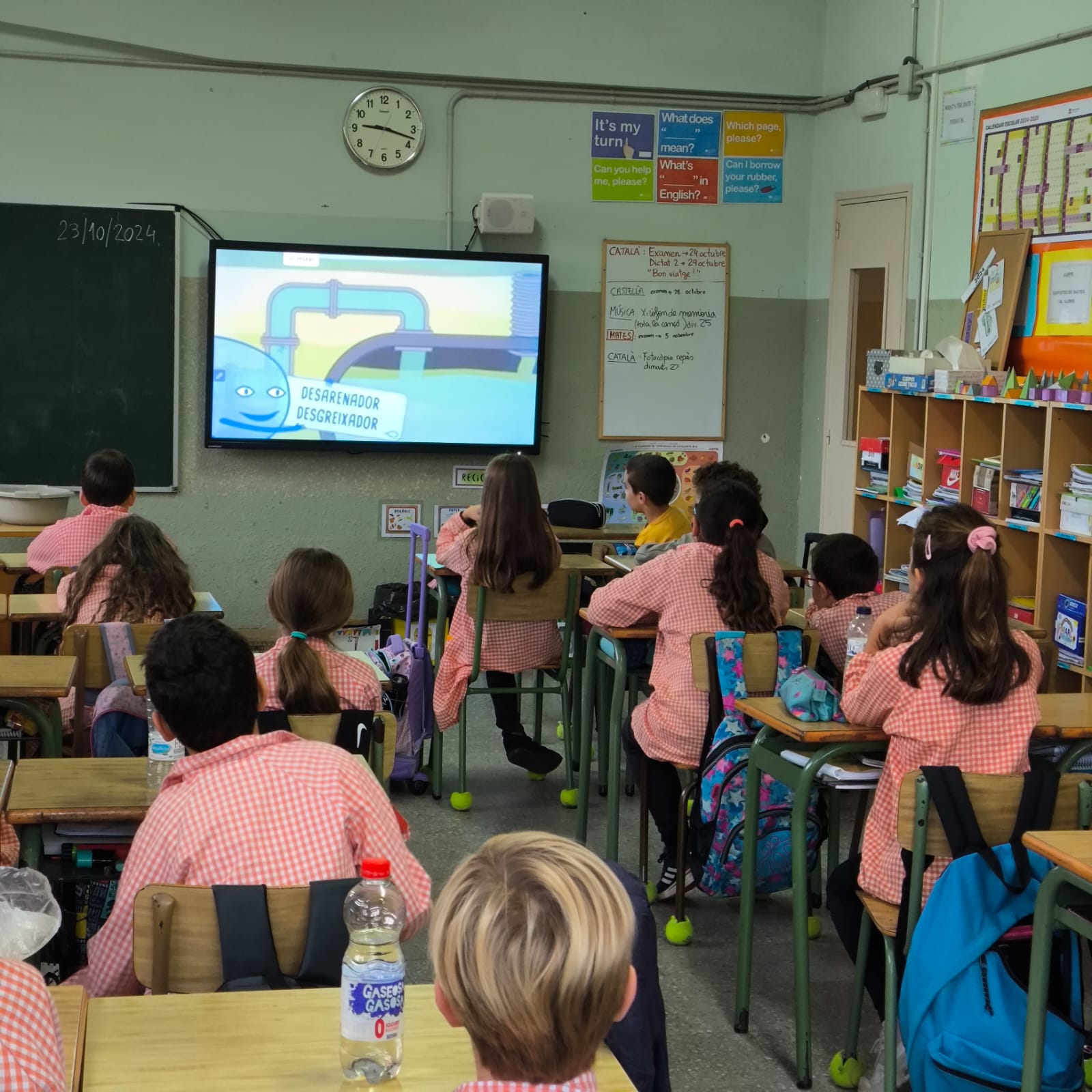 L’alumnat de 4t i 5è de primària de l'escola mare de déu de la serra descobreixen la importància de l’ús responsable de l’aigua i del reciclatge amb activitats pràctiques
