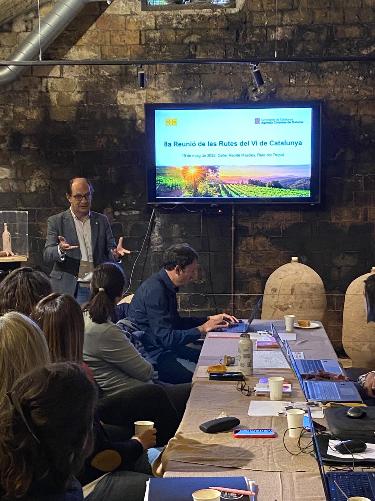 Reunió de treball de les rutes del vi de catalunya i l’agència catalana de turisme i el patronat de turisme de la costa daurada