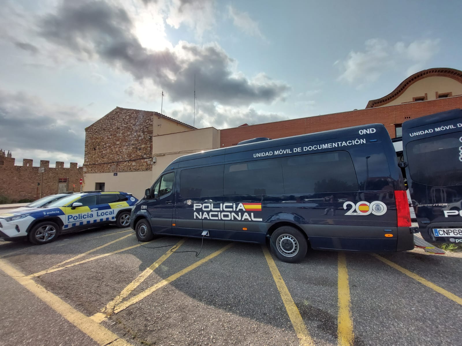 Iniciat el nou servei d’expedició del dni i el passaport amb una unitat mòbil