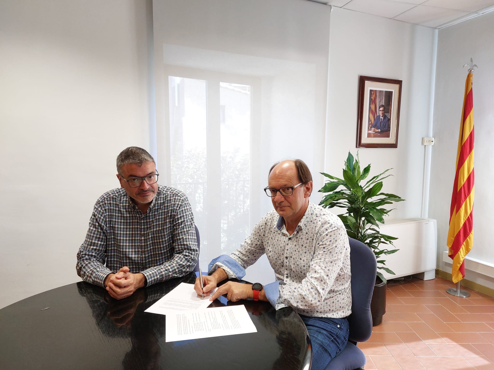 Consell comarcal de la conca de barberà i ajuntament de montblanc  signen un conveni per impulsar la biblioteca digital comarcal