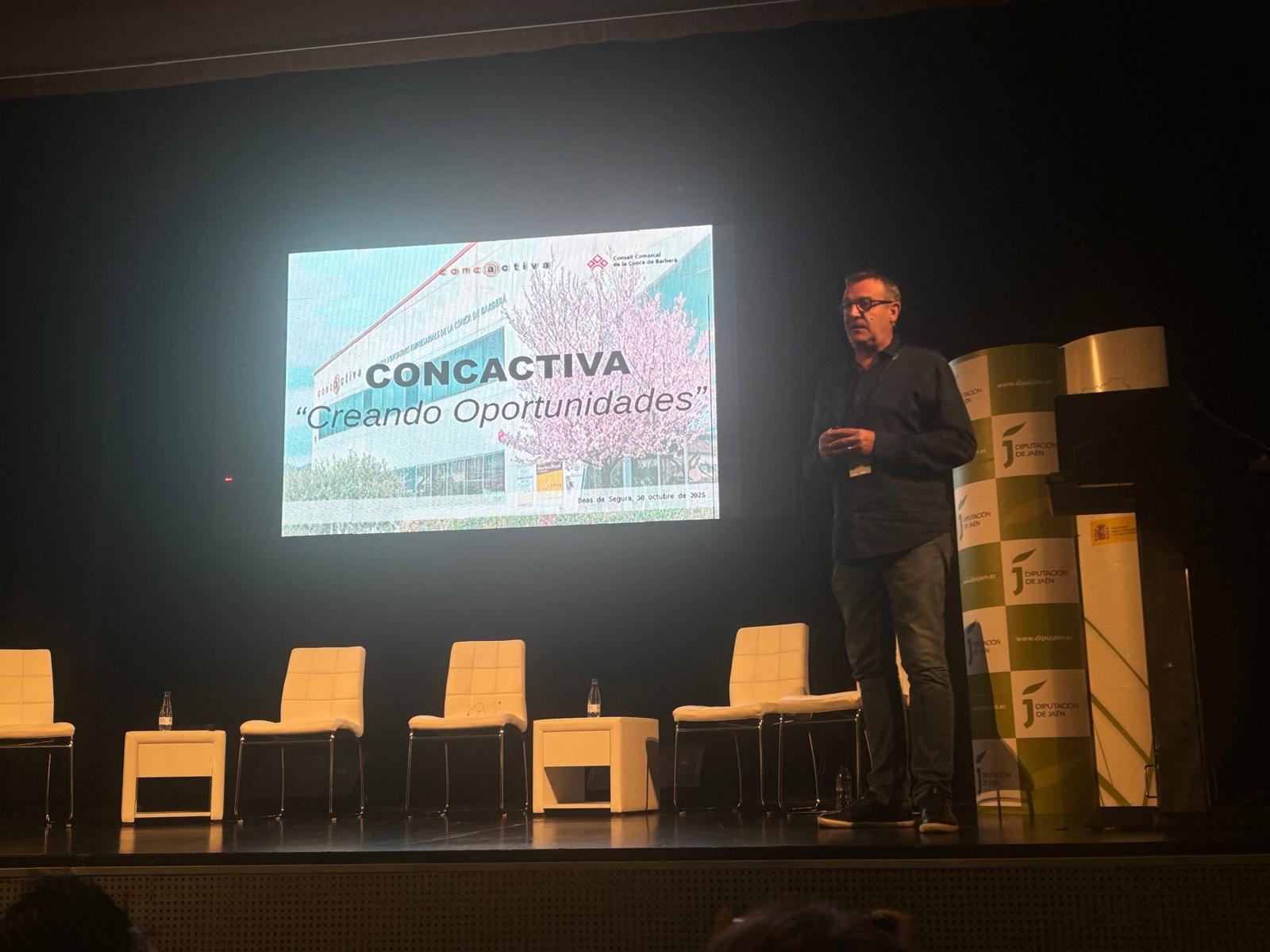 El president del consell comarcal i tècnics de concactiva i el consorci leader de desenvolupament rural del camp participen a la trobada dels centre d'innovació territorial de beas de segura (jaen)